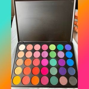 MORPHE 35B COLORSHOT EYESHADOW PALETTE !
